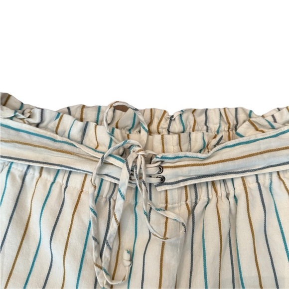 BCBGeneration Paper Bag White Shorts with Colorful Stripes Size Medium - Picture 3 of 5